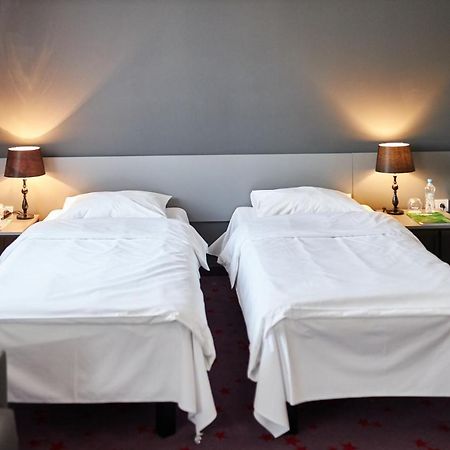 Koszary Arche Hotel Góra Kalwaria エクステリア 写真