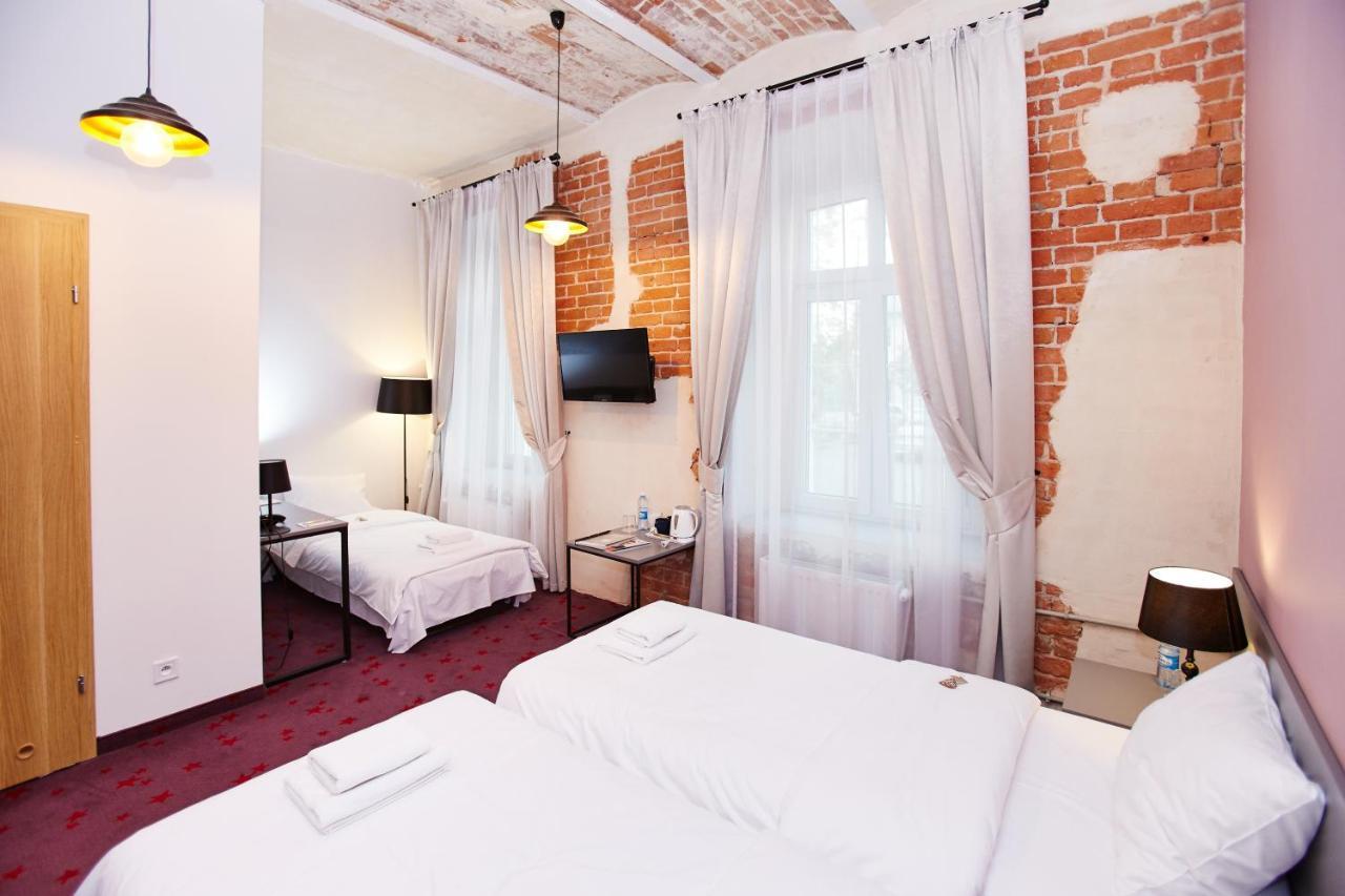 Koszary Arche Hotel Góra Kalwaria エクステリア 写真