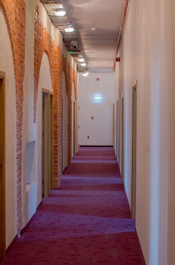 Koszary Arche Hotel Góra Kalwaria エクステリア 写真