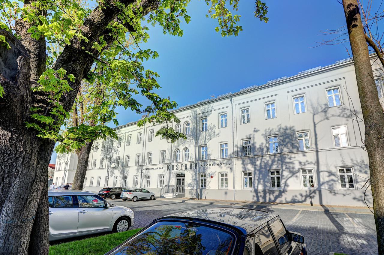 Koszary Arche Hotel Góra Kalwaria エクステリア 写真