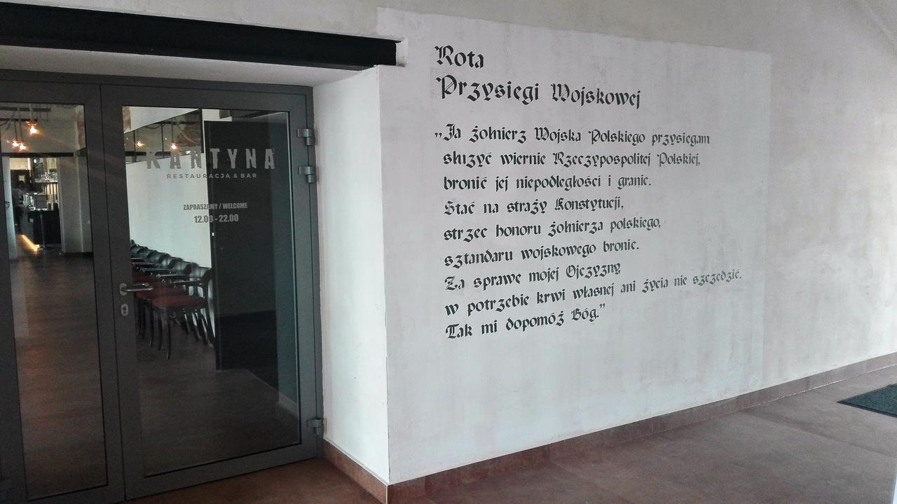 Koszary Arche Hotel Góra Kalwaria エクステリア 写真