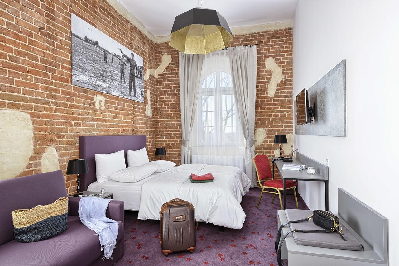 Koszary Arche Hotel Góra Kalwaria エクステリア 写真