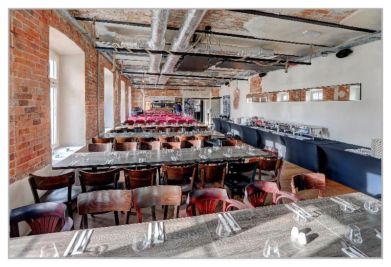 Koszary Arche Hotel Góra Kalwaria エクステリア 写真