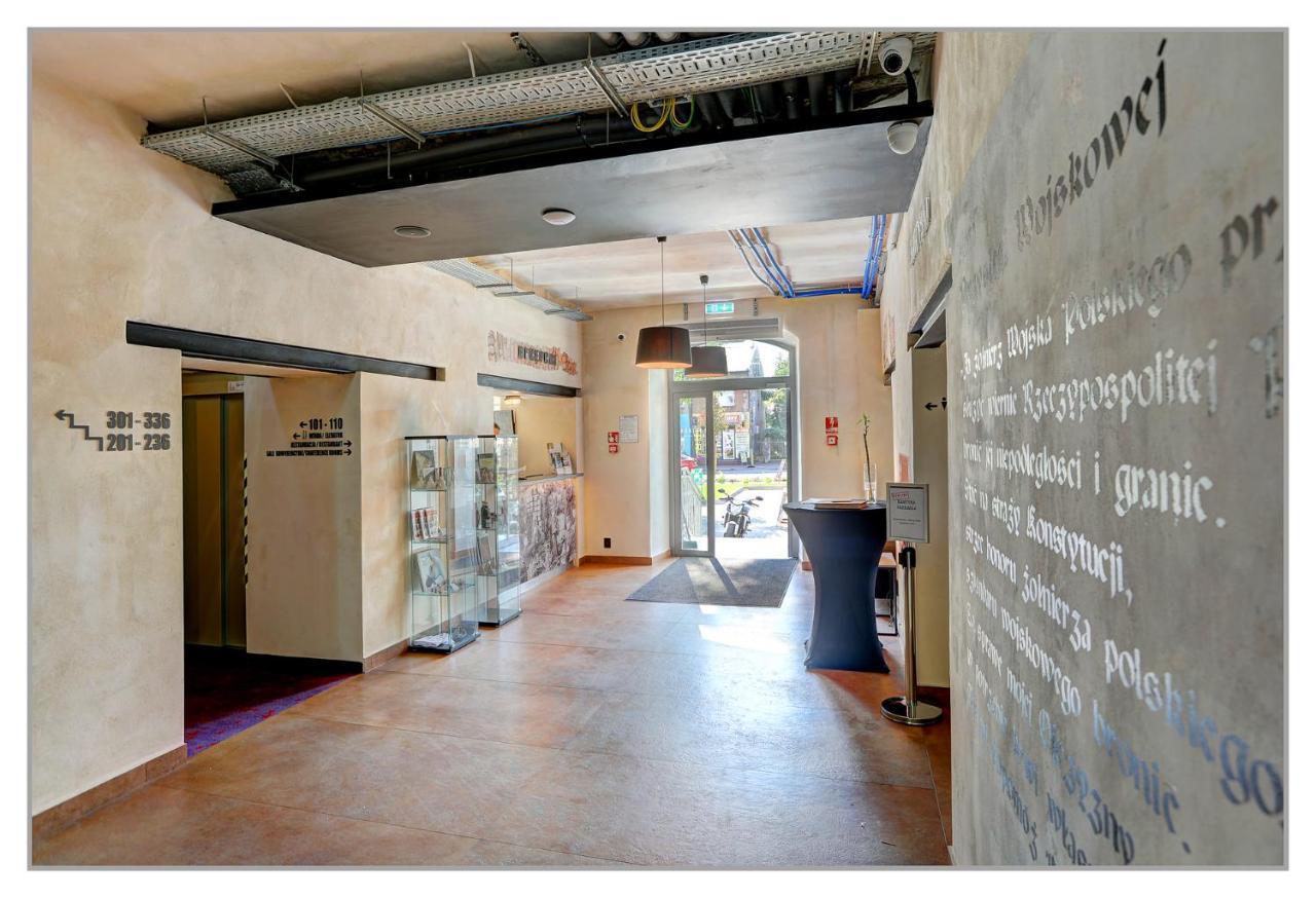 Koszary Arche Hotel Góra Kalwaria エクステリア 写真