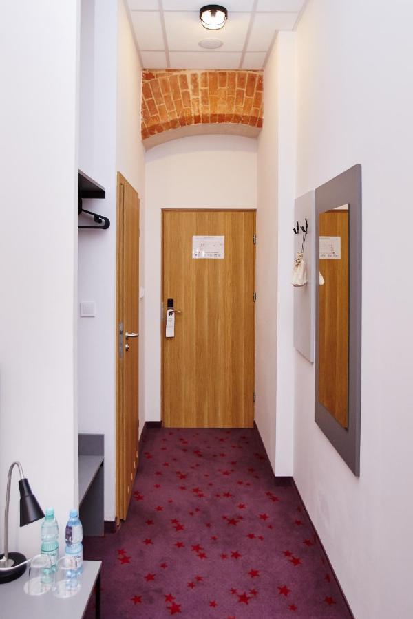 Koszary Arche Hotel Góra Kalwaria エクステリア 写真