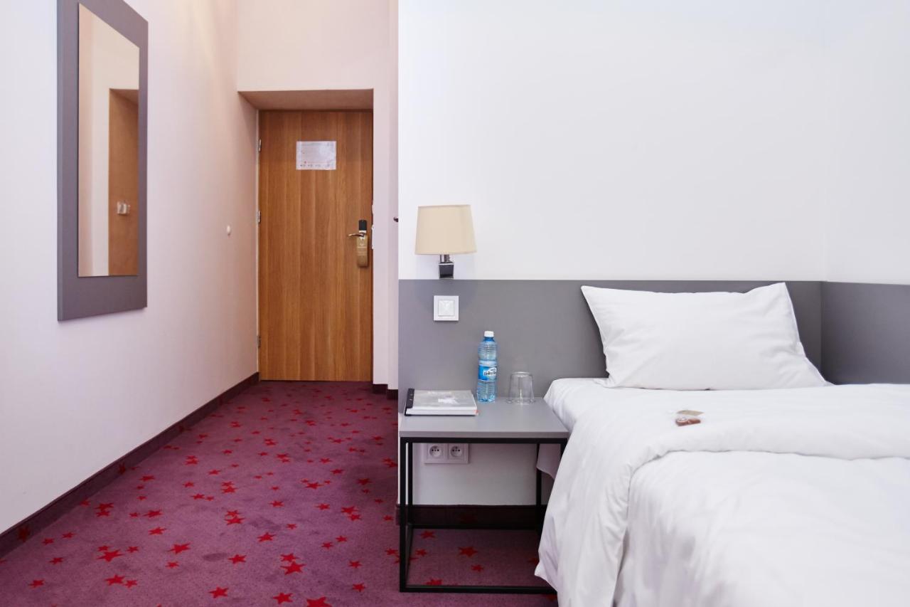Koszary Arche Hotel Góra Kalwaria エクステリア 写真