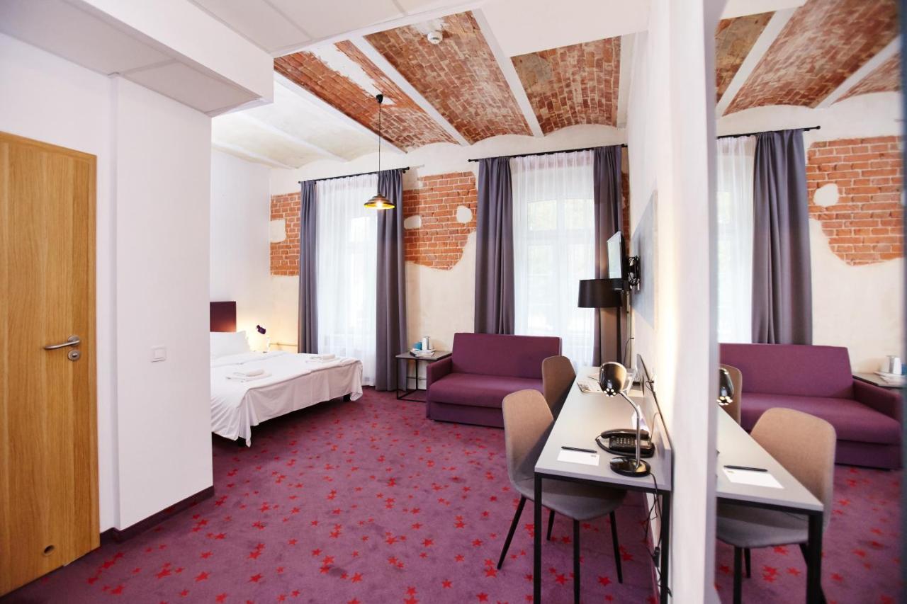 Koszary Arche Hotel Góra Kalwaria エクステリア 写真