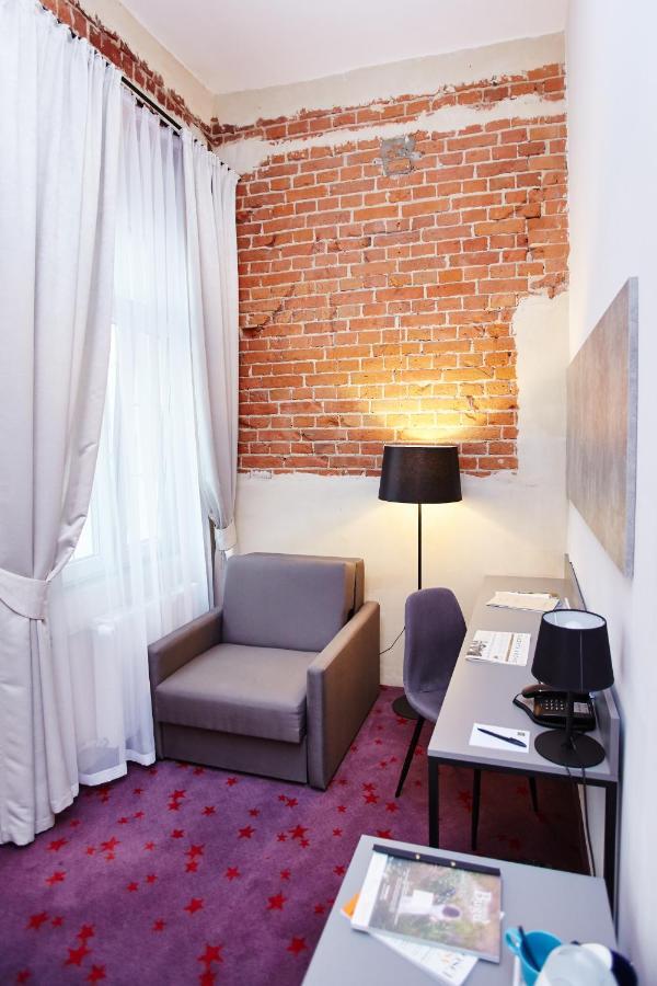 Koszary Arche Hotel Góra Kalwaria エクステリア 写真