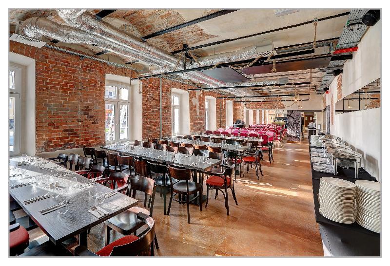 Koszary Arche Hotel Góra Kalwaria エクステリア 写真
